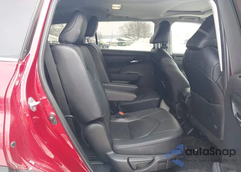 2024 Toyota Highlander Xle z USA, uszkodzony, nr VIN 5TDKDRBH9RS541305